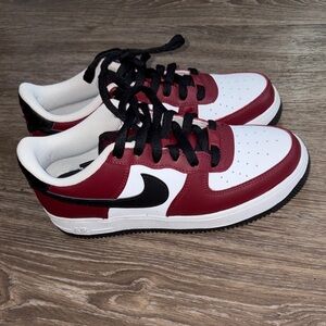 Boys Size 6y Nike Air Force 1 Low LV8 -burgandy/blk/white